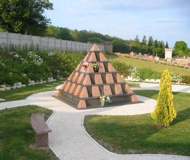 Columbarium pyramide