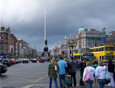 Dublin - O'Connell Street et le Spire, depuis O'Connell Bridge